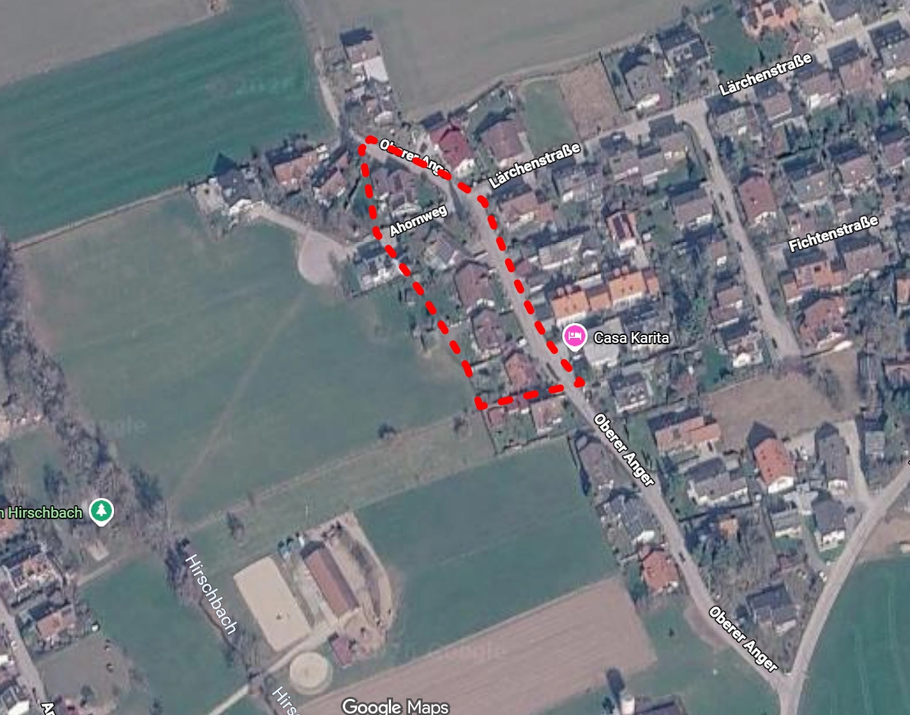Das Baugebiet "Oberer Anger" in Tading Photovoltaik-Module auf einem Dach