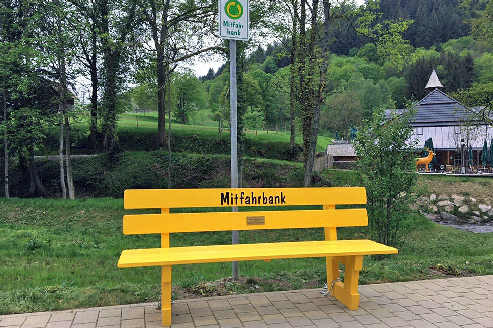 Eine Mitfahrbank